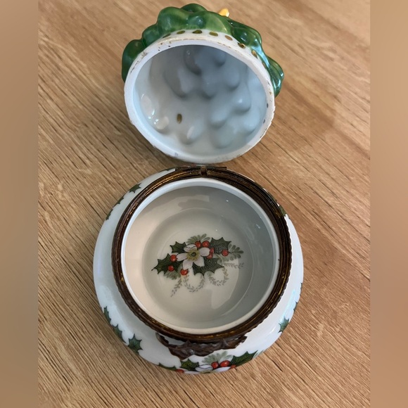 Limoges Christmas Tree Porcelain Box-Preowned - Picture 4 of 4